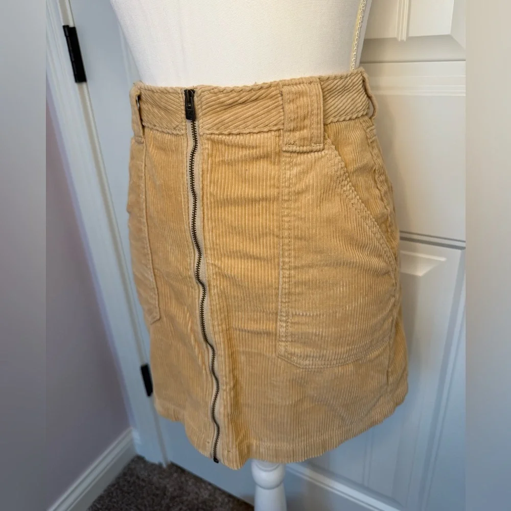 Hollister Beige Corduroy Mini Skirt with Zipper and Pockets - Picture 2 of 6